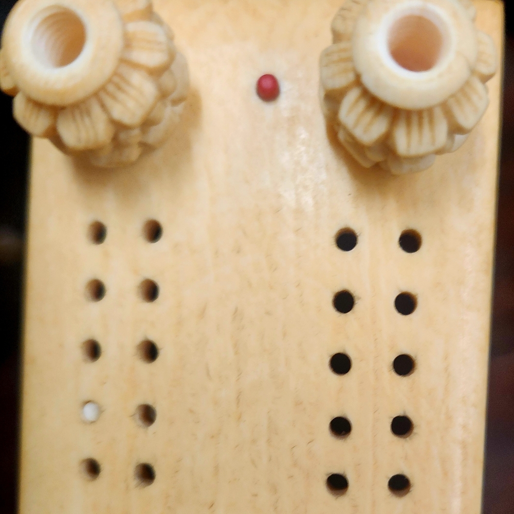 *Extremely Rare* Antique Handcarved Cribbage Board - Picture 7 of 7